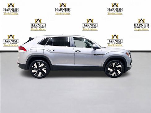 Used 2024 Volkswagen Atlas Cross Sport SE image 4