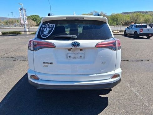 Used 2018 Toyota RAV4 LE image 8