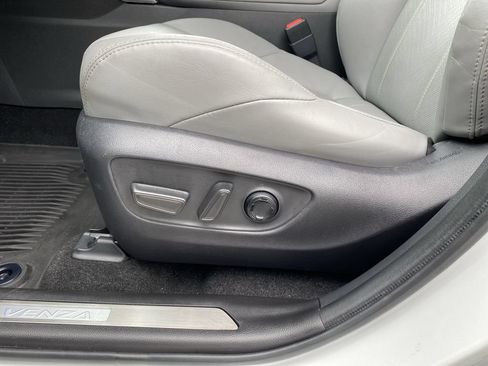 Used 2023 Toyota Venza Limited AWD/4WD image 18