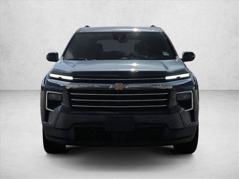 Used 2026 Chevrolet Traverse LT FWD image 2