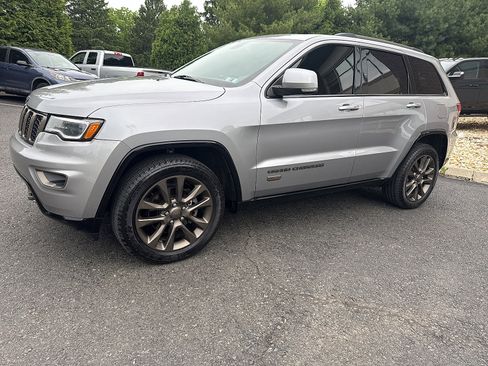 Used 2016 Jeep Grand Cherokee Limited 75th Anniversary AWD/4WD image 11