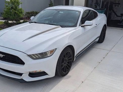 Used 2017 Ford Mustang Coupe RWD image 3