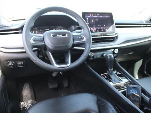 Used 2022 Jeep Compass Latitude FWD image 15