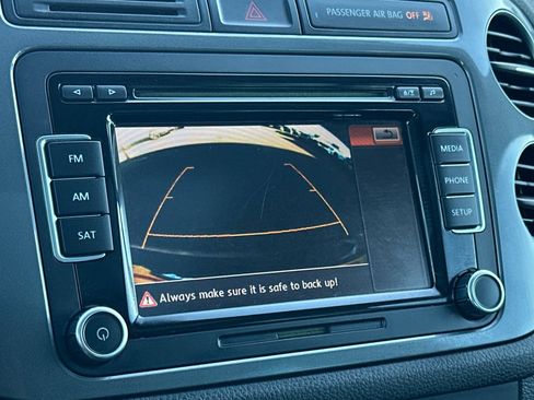 Used 2015 Volkswagen Tiguan SE image 19