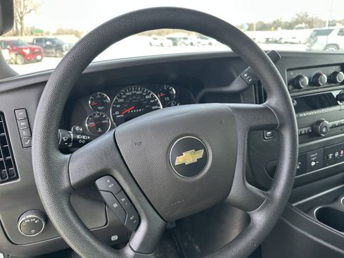 Used 2025 Chevrolet Express 3500 CARGO w/ Driver Convenience Package image 17