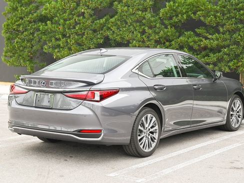 Used 2021 Lexus ES 300h 300h w/ Premium Package image 4