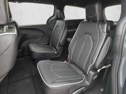 New 2026 Chrysler Pacifica Limited image 16