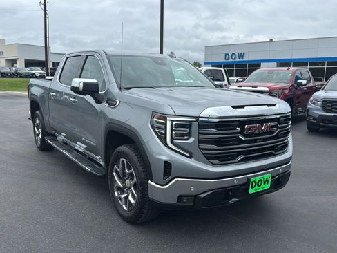 Used 2025 GMC Sierra 1500 SLT image 1