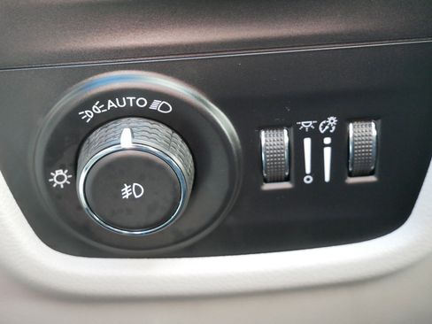 Used 2022 Jeep Grand Cherokee Overland w/ Luxury Tech Group IV image 26