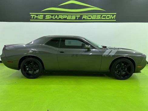 Used 2014 Dodge Challenger R/T w/ Electronics Convenience Group RWD image 11