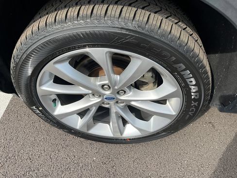 Used 2022 Ford Explorer Platinum w/ Equipment Group 601A AWD/4WD image 9