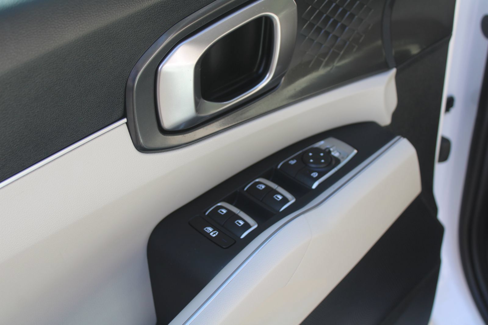 Certified 2023 Kia Sorento S w/ Panoramic Sunroof Package FWD image 19