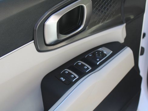 Certified 2023 Kia Sorento S w/ Panoramic Sunroof Package FWD image 19