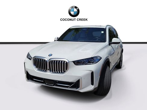 Certified 2024 BMW X5 xDrive40i w/ Premium Package AWD/4WD image 3