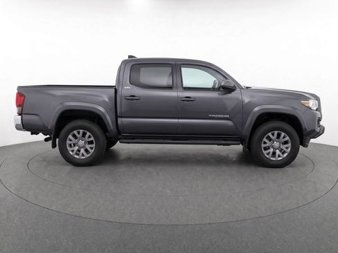 Used 2019 Toyota Tacoma SR5 RWD image 11