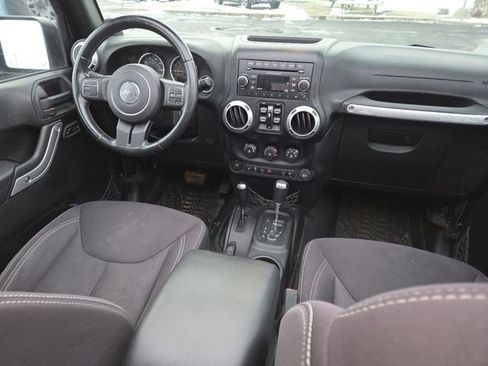 Used 2013 Jeep Wrangler Unlimited Sahara image 26