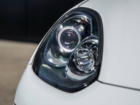 Used 2017 Porsche Cayenne S image 17