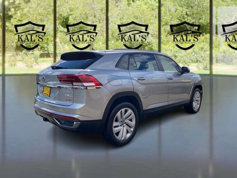 Used 2021 Volkswagen Atlas Cross Sport SE image 5