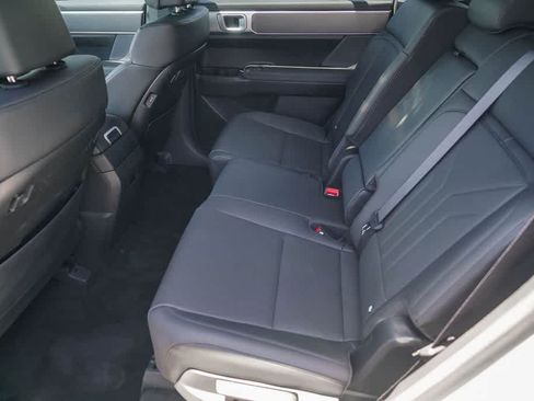 Used 2025 Hyundai Santa Fe SEL FWD image 17