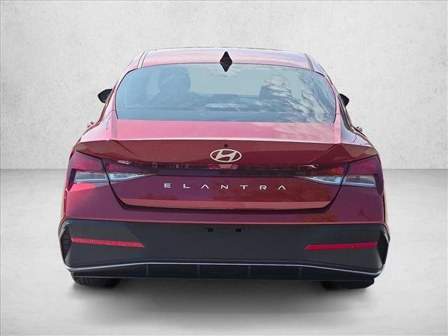 Used 2026 Hyundai Elantra SE FWD image 7