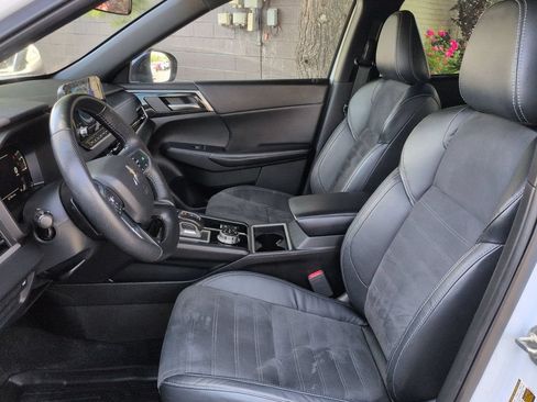 Used 2023 Mitsubishi Outlander SE Black Edition AWD/4WD image 12