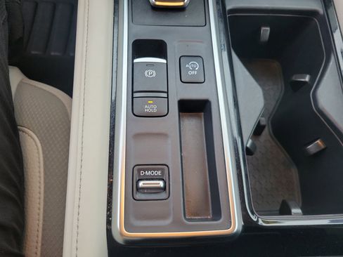 Used 2024 Nissan Pathfinder SL w/ SL Premium Package image 27