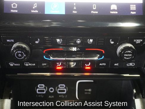 Used 2023 Jeep Grand Cherokee Limited w/ Luxury Tech Group II image 21