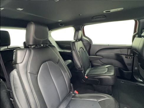 Used 2025 Chrysler Pacifica Select FWD image 27