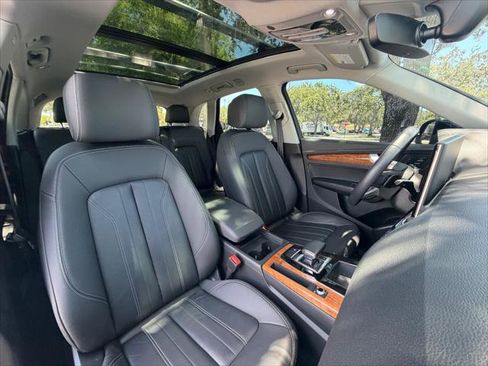 Used 2023 Audi Q5 2.0T Premium w/ Convenience Package AWD/4WD image 11