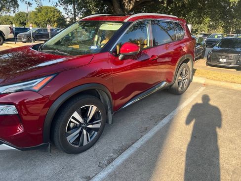 Used 2023 Nissan Rogue Platinum w/ Platinum Premium Package FWD image 2