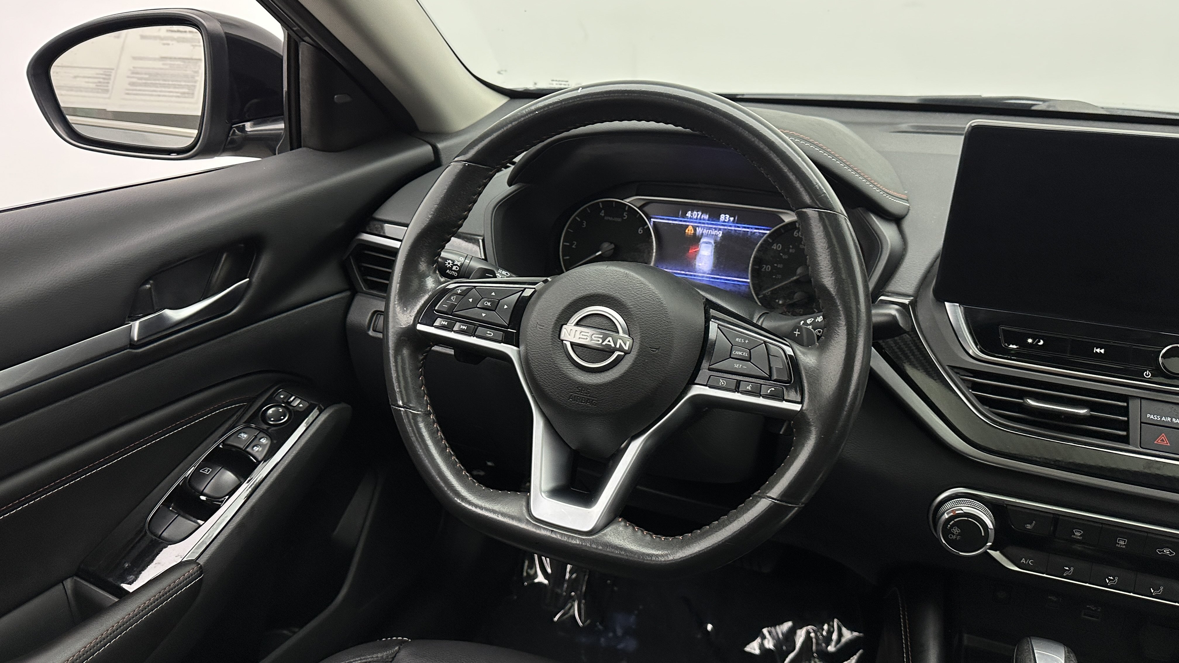 Used 2023 Nissan Altima 2.5 SR w/ SR Premium Package FWD image 31