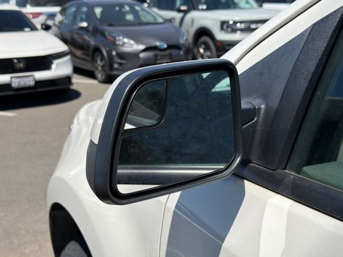 Used 2013 Ford Edge SEL FWD image 16