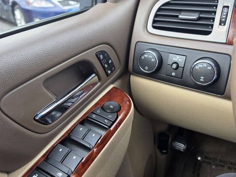 Used 2011 Chevrolet Avalanche LTZ AWD/4WD image 19