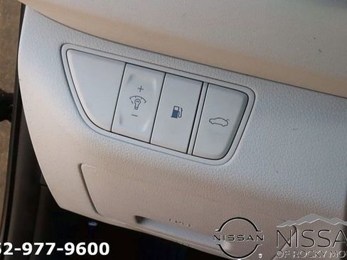 Used 2025 Genesis G70 2.5T AWD/4WD image 26