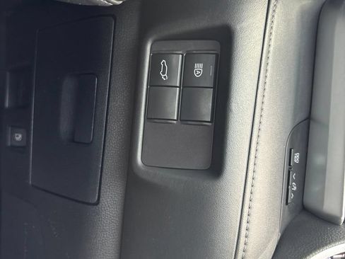Used 2020 Toyota Highlander XLE FWD image 36