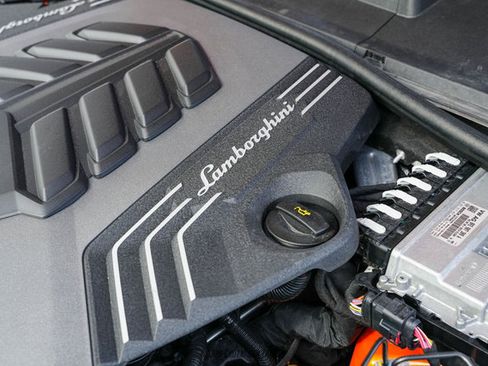 Used 2022 Lamborghini Urus image 21