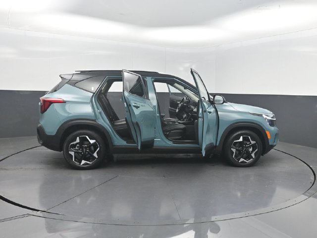 Used 2025 Kia Seltos S FWD image 32