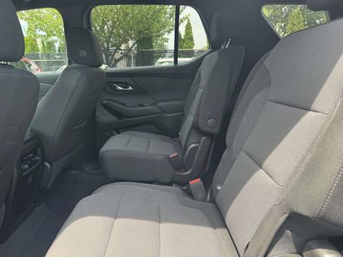 Used 2023 Chevrolet Traverse LT FWD image 10