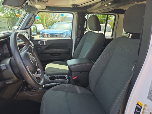 Used 2024 Jeep Wrangler Sahara AWD/4WD image 10