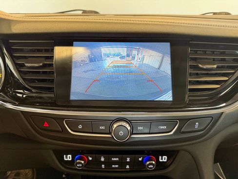 Used 2018 Buick Regal Essence w/ Driver Confidence Package #1 AWD/4WD image 19