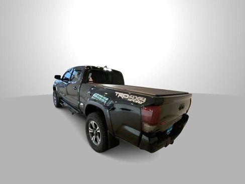 Used 2017 Toyota Tacoma TRD Sport w/ Tow Package AWD/4WD image 6