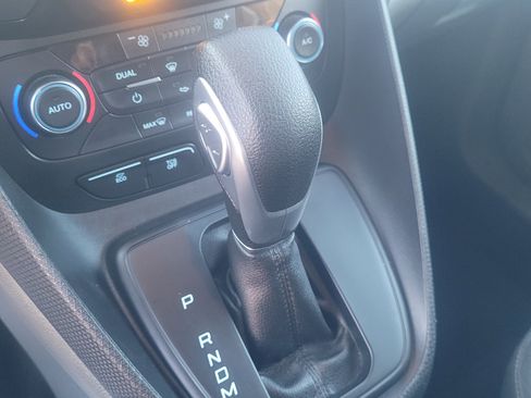 Used 2021 Ford Transit Connect XLT image 21