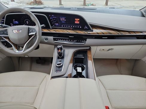 Certified 2022 Cadillac Escalade Premium Luxury Platinum AWD/4WD image 16