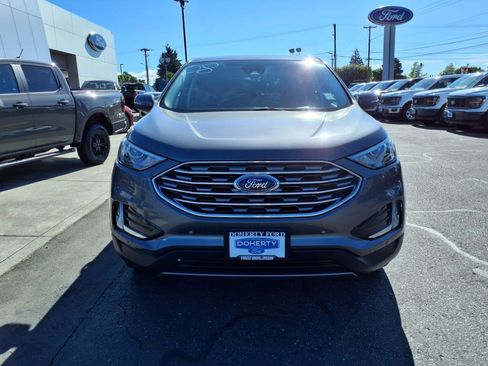 Used 2022 Ford Edge Titanium image 2