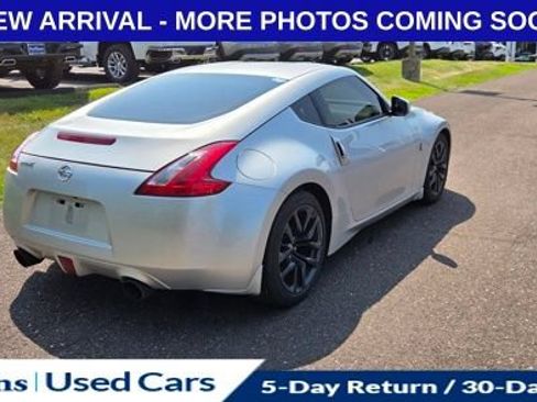 Used 2017 Nissan 370Z Coupe RWD image 10