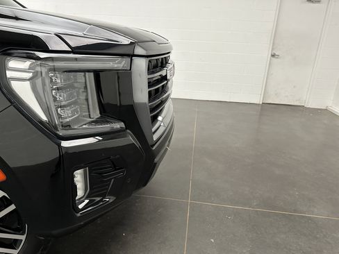 Used 2023 GMC Yukon XL AT4 image 2