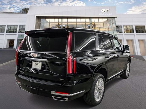 Used 2026 Cadillac Escalade Luxury image 6