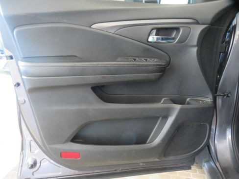 Used 2017 Honda Pilot EX-L image 12