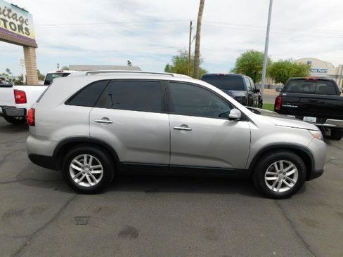 Used 2014 Kia Sorento LX image 8