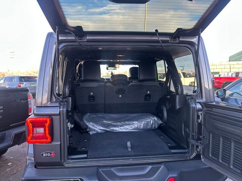 Used 2021 Jeep Wrangler Unlimited Sahara w/ Uconnect 4C Nav & Sound Group image 5